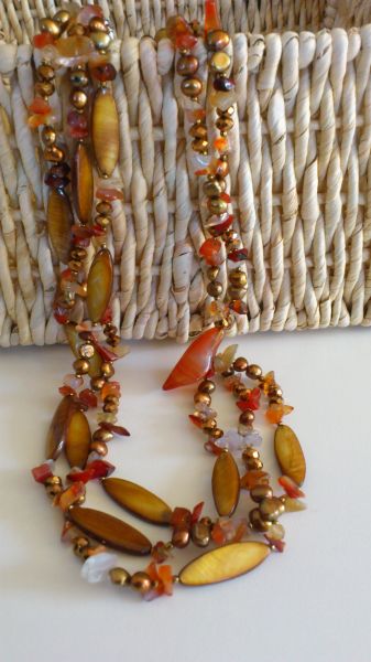 Maxi colar com perolas marron