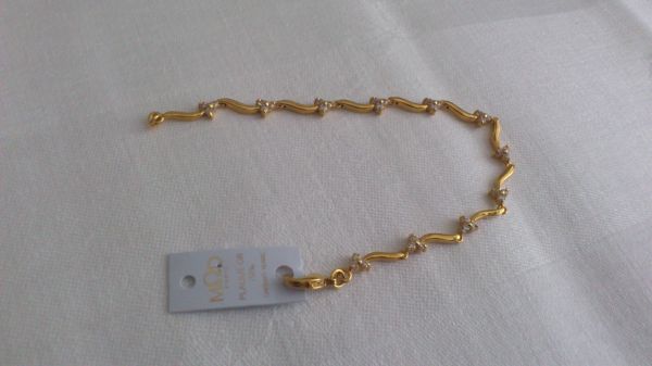 Pulseira folheada a ouro formato de flor